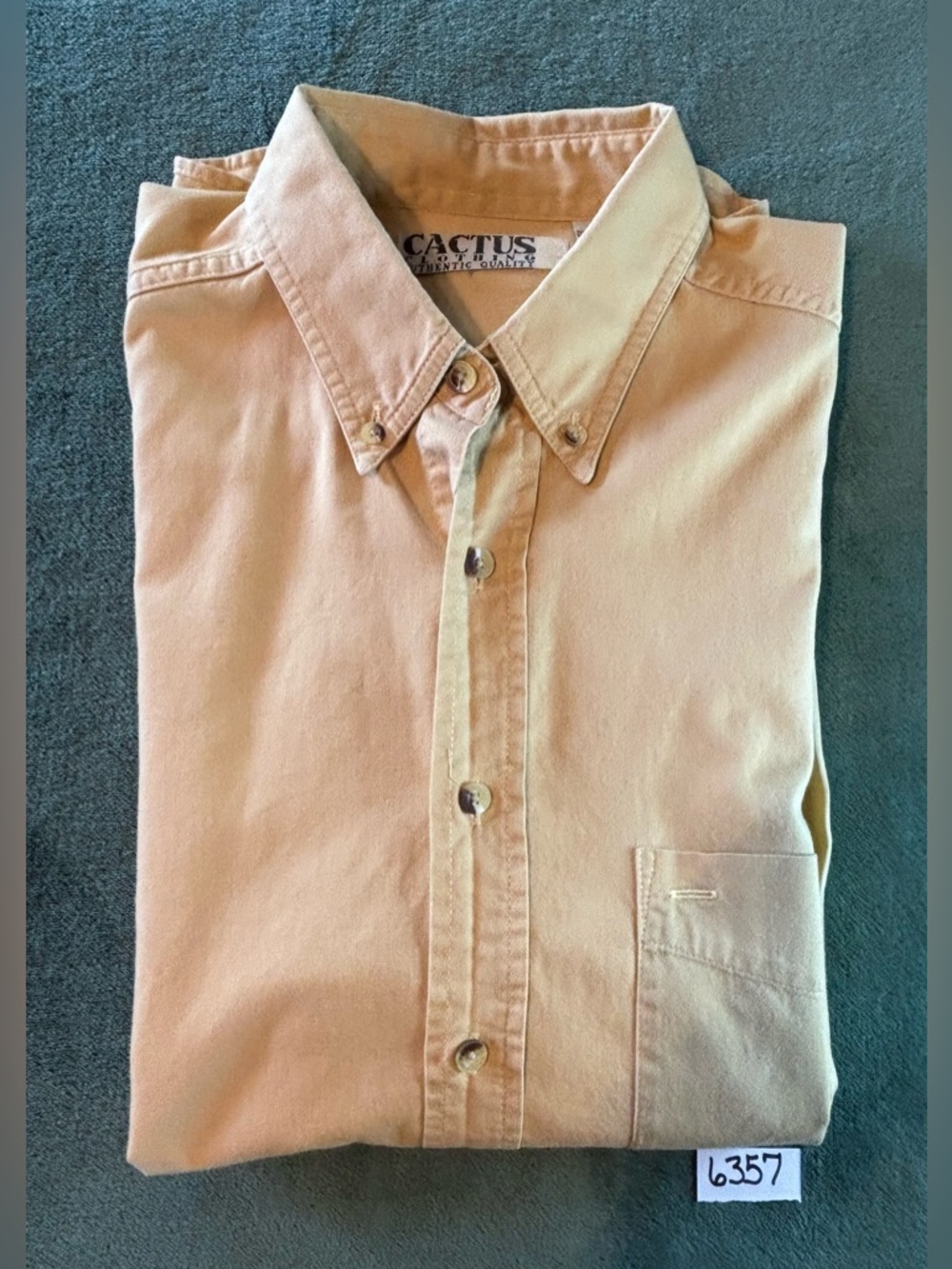 Cactus Clothing Button-Down Men's Shirt in Light Mustard/yellow. Size: M. (6357) - Picture 9 of 9